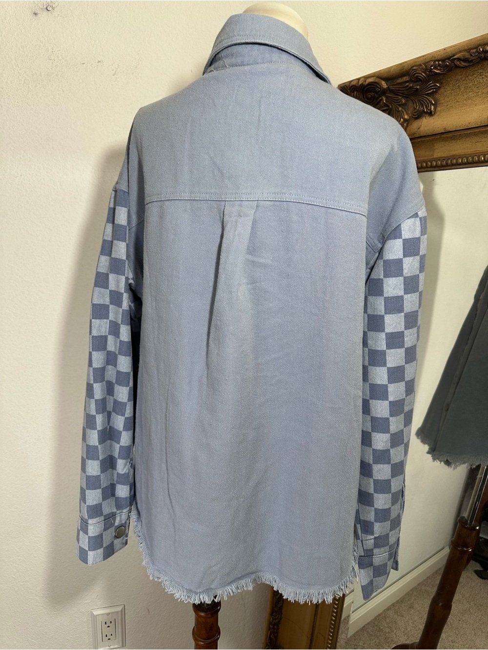 New Vici Long Sleeve Button Closure Front Pockets Denim Shacket Top Size M - Picture 6 of 11